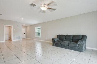 5436 Blue Azure Dr in Wimauma, FL - Building Photo - Building Photo