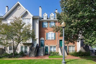 163 Cottonwood St, Unit C1 in Jersey City, NJ - Building Photo