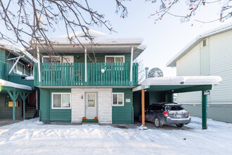 711 and 719 Bragaw St in Anchorage, AK - Building Photo - Building Photo