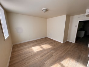 2004 W Lincoln Ave in Milwaukee, WI - Building Photo - Building Photo