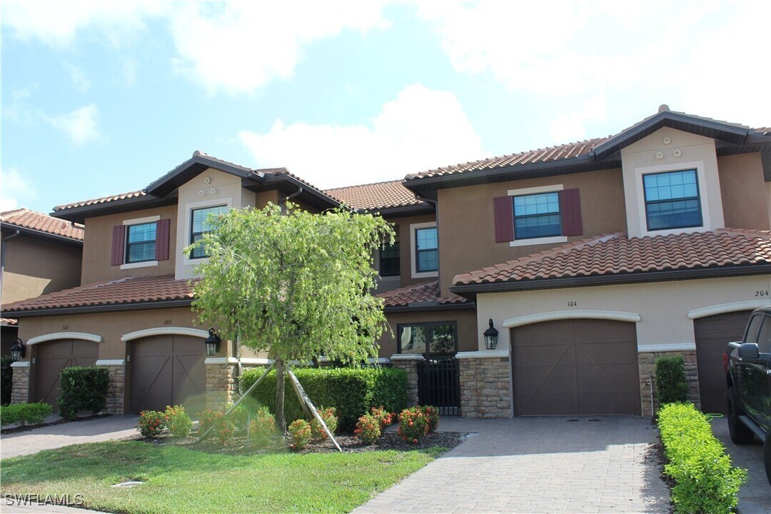 9637 Montelanico Loop in Naples, FL - Building Photo