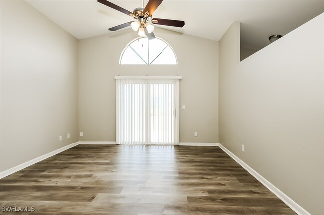 2821 NW 2nd St in Cape Coral, FL - Foto de edificio - Building Photo
