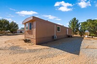 4458 Dobbs Rd in Mojave, CA - Building Photo - Building Photo