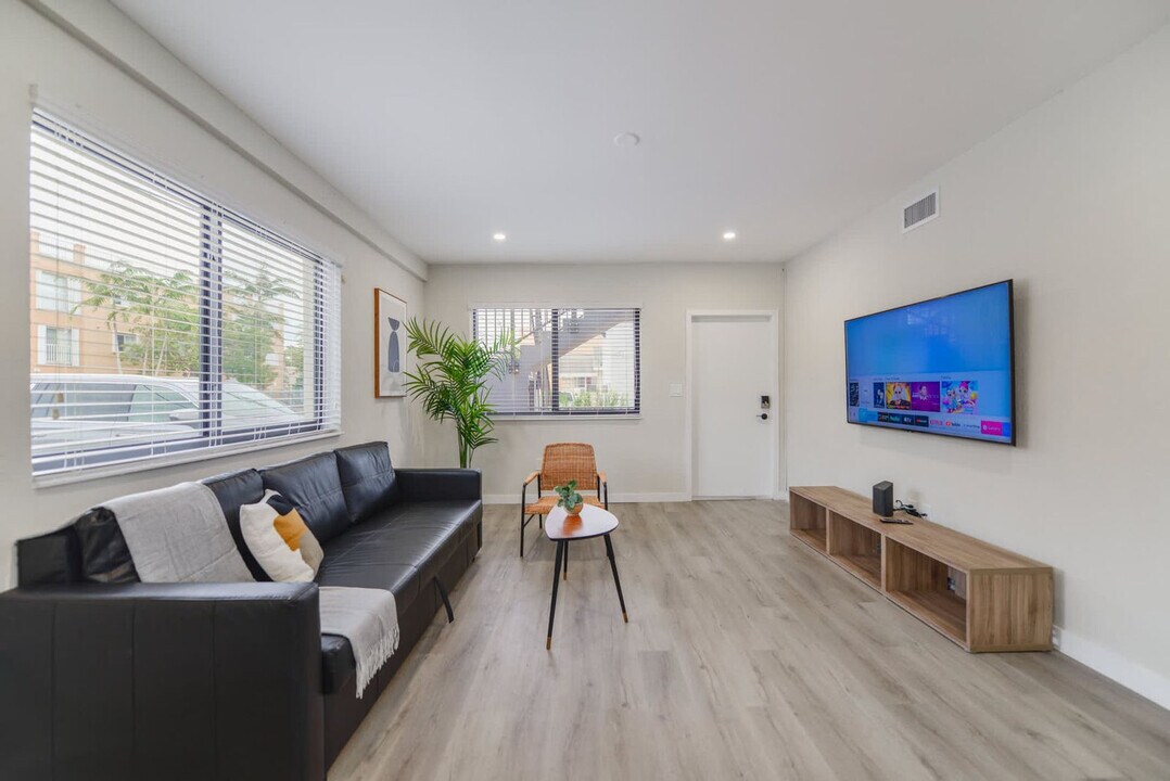 700 SW 11th Ave in Miami, FL - Building Photo