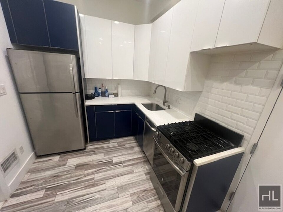 EAST 153 STREET in Bronx, NY - Building Photo