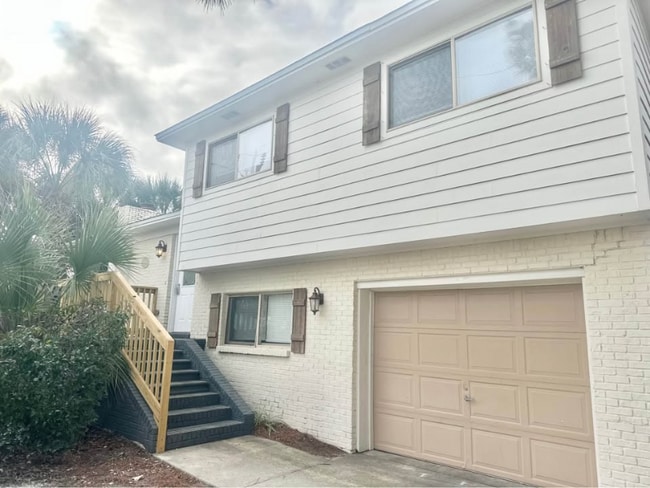 1110 Airport Rd in Destin, FL - Foto de edificio - Building Photo