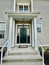 8 Green Ct in Middletown, NY - Building Photo - Building Photo