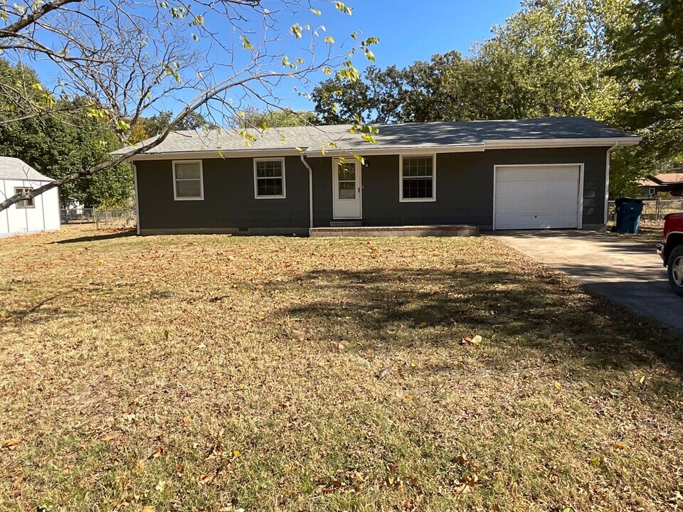 109 Schimm Cir Dr in Carl Junction, MO - Building Photo