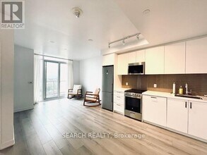 1109 St Clair Ave W in Toronto, ON - Building Photo - Building Photo