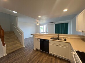 92-1121-1121 Panana St in Kapolei, HI - Building Photo - Building Photo
