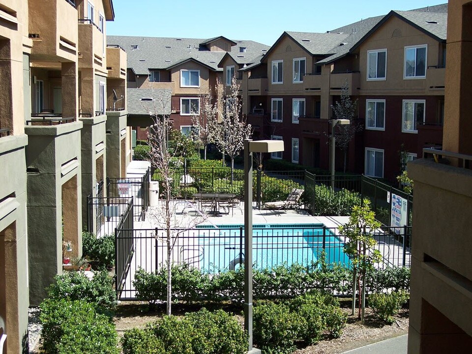 Heritage Park at Hilltop in Richmond, CA - Foto de edificio