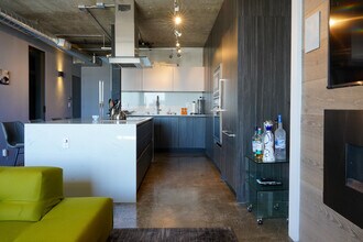 321 S San Vicente Blvd in Los Angeles, CA - Building Photo - Building Photo