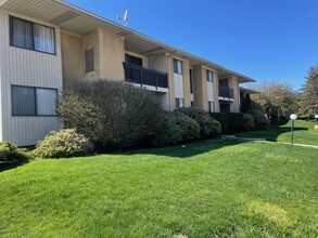 Courtview Garden Apartments in Troy, MI - Foto de edificio - Building Photo