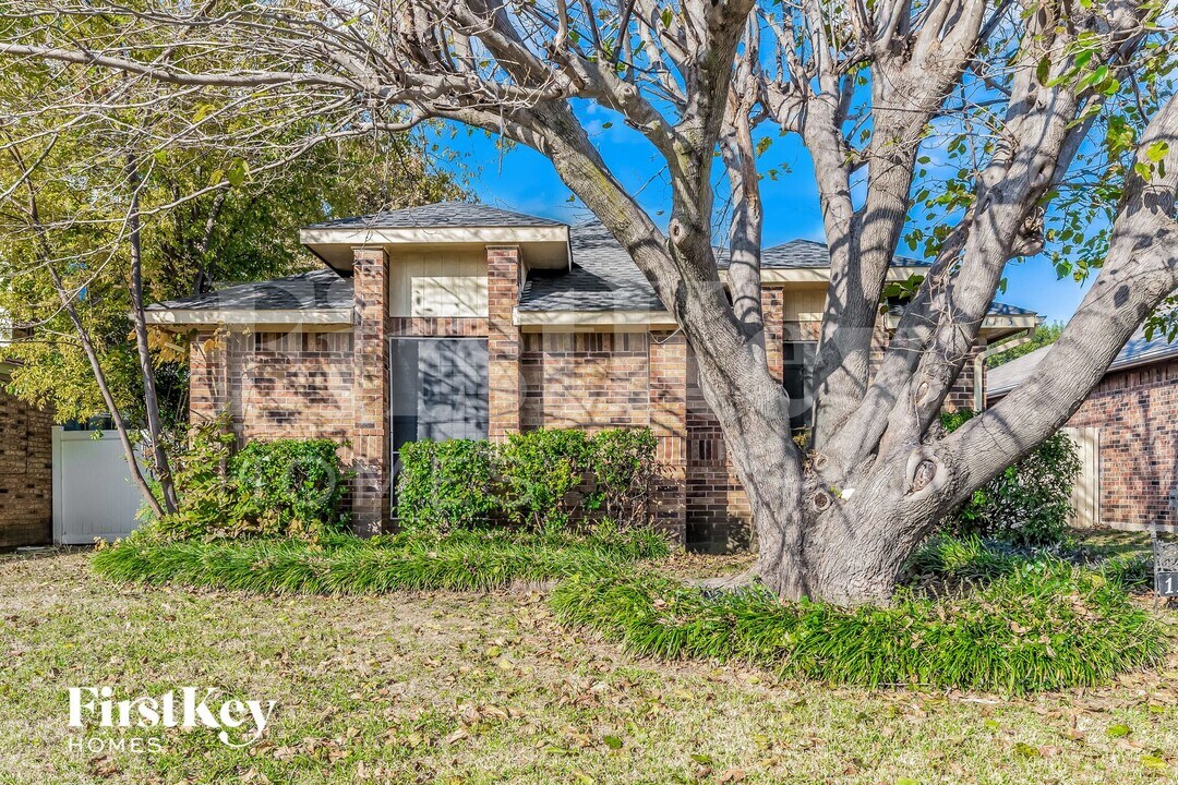 1113 Sandalwood Ln in Desoto, TX - Building Photo