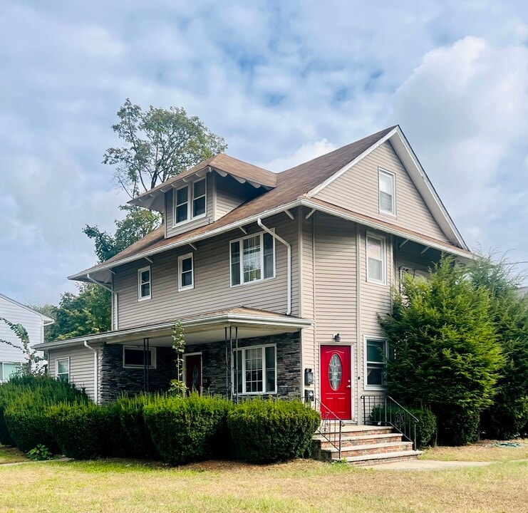 42 Boulevard in Suffern, NY - Building Photo