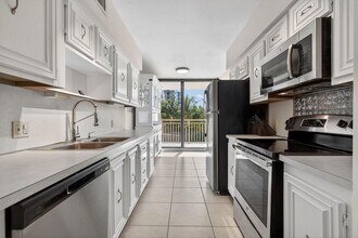 3400 N Ocean Dr in Riviera Beach, FL - Foto de edificio - Building Photo