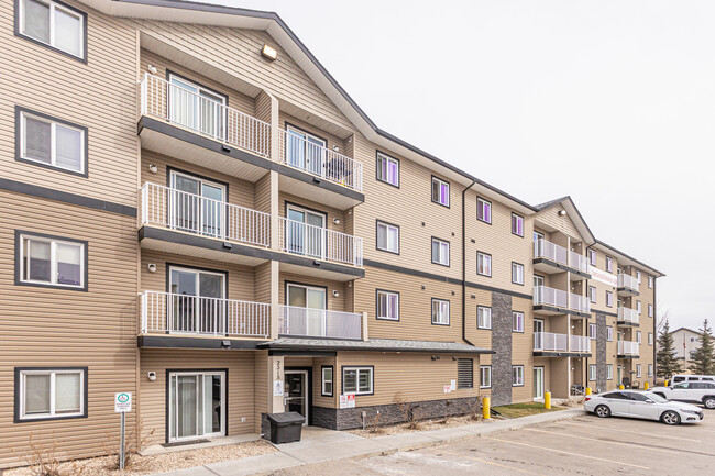 Tamarack Manor in Edmonton, AB - Building Photo - Building Photo