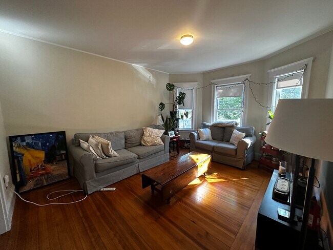 17 Hunnewell Ave, Unit 2 in Boston, MA - Building Photo - Building Photo