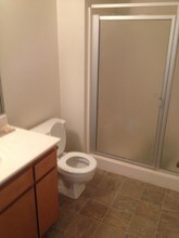 757 W Putnam Ave, Unit 4 in Porterville, CA - Foto de edificio - Building Photo