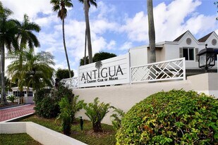 17425 NW 67th Pl in Hialeah, FL - Building Photo