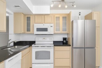 1250 Lincoln Rd in Miami Beach, FL - Building Photo - Building Photo