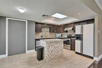 8413 Slant Oak Dr in Austin, TX - Building Photo - Building Photo
