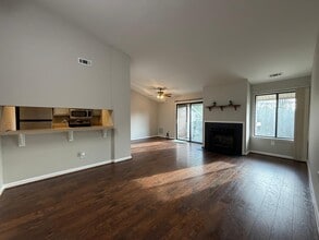 1111 Castle Harbour Way, Unit 3B in Glen Burnie, MD - Foto de edificio - Building Photo