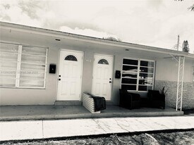 412 SW 10th St in Hallandale Beach, FL - Building Photo