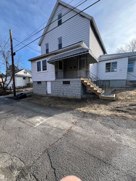 734 E Locust St-Unit -Lower in Scranton, PA - Building Photo