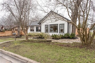 1001 E 53rd St in Austin, TX - Foto de edificio - Building Photo