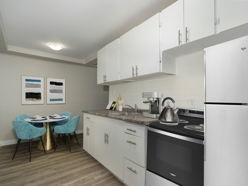 390 Grey Street in London, ON - Building Photo