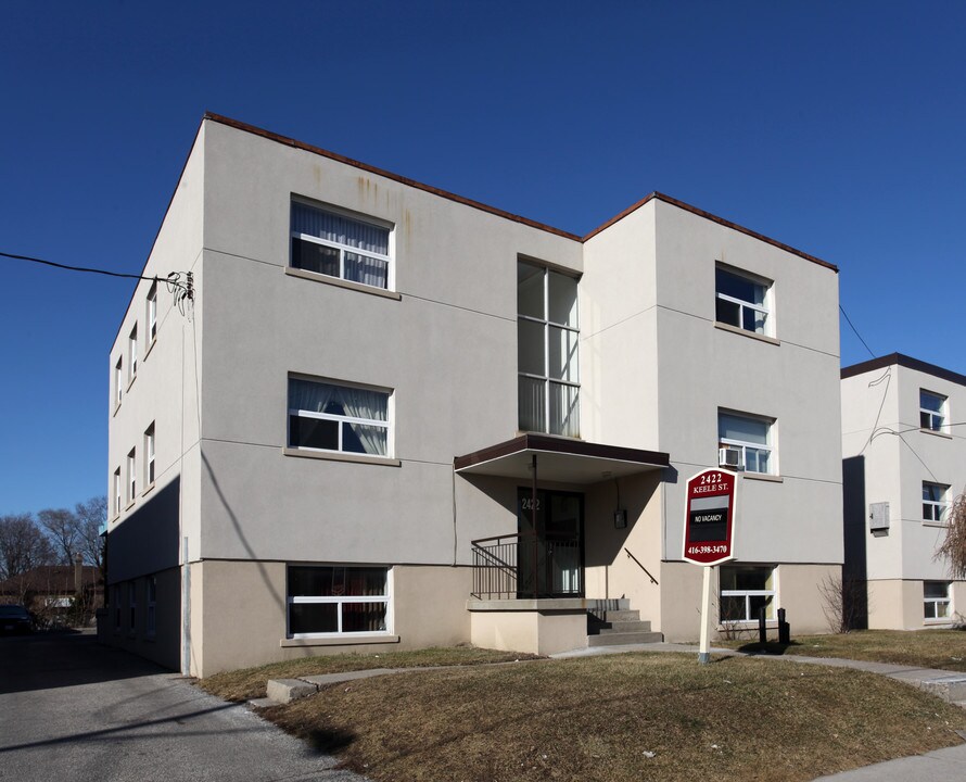 2422 Keele St in Toronto, ON - Building Photo