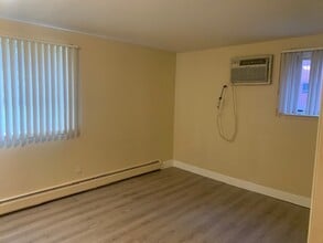 7448 Central St, Unit 7448 Central street Unit# in Westland, MI - Building Photo - Building Photo