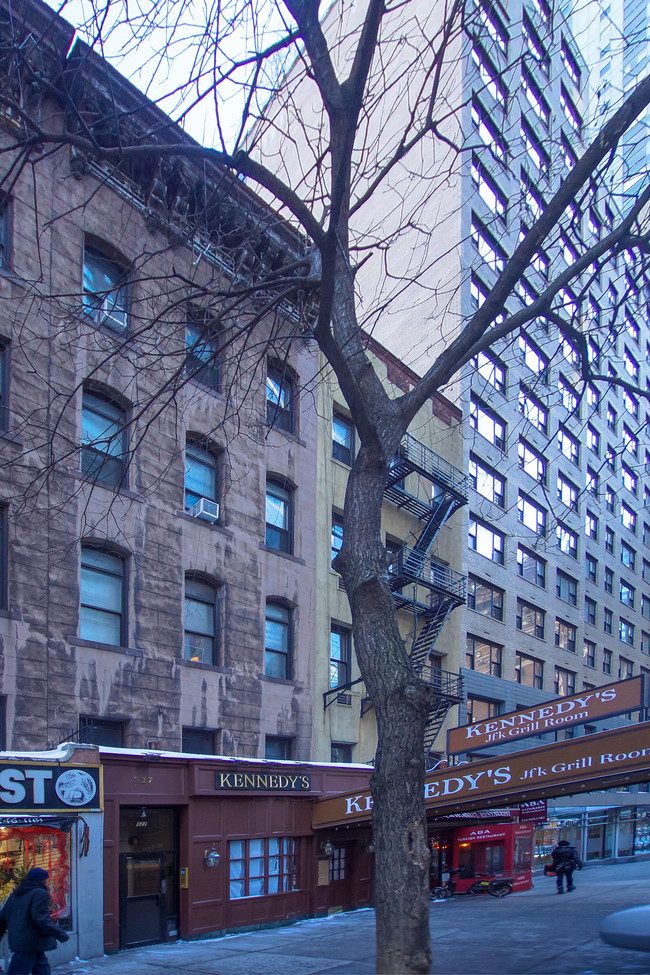 327-329 W 57th St in New York, NY - Building Photo - Building Photo