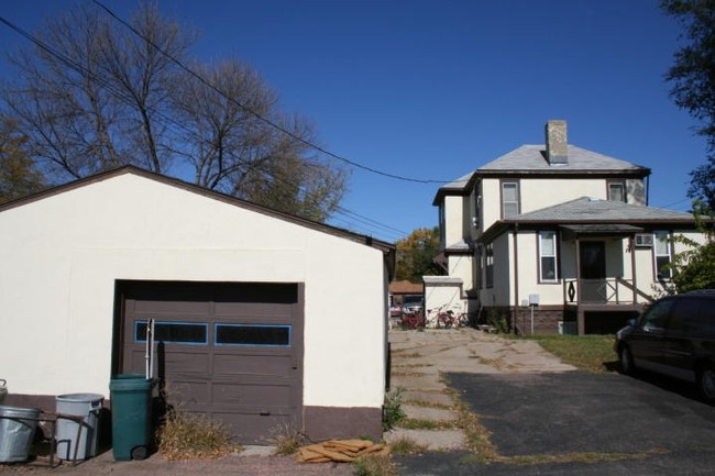 221 E 9th Ave in Mitchell, SD - Building Photo - Building Photo