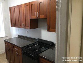 1800 Commonwealth Ave, Unit 10 in Boston, MA - Building Photo - Building Photo