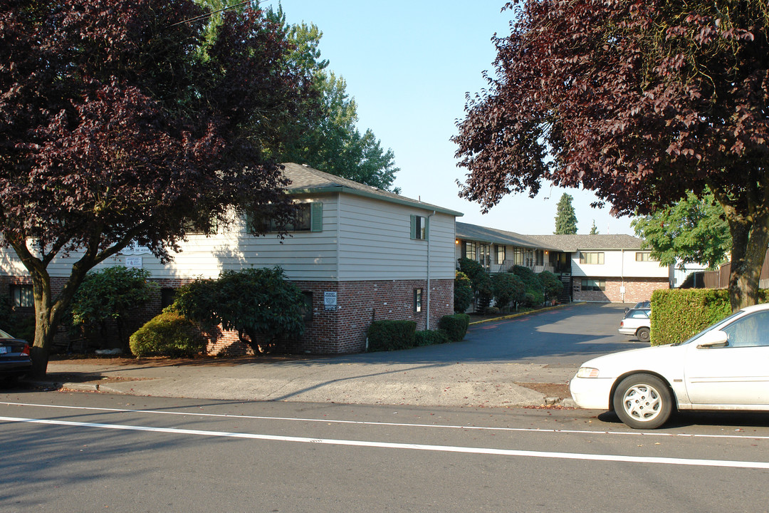 Creston Park in Portland, OR - Building Photo