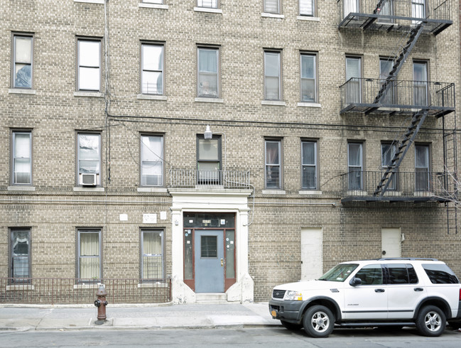 3573 Dekalb Ave in Bronx, NY - Foto de edificio - Building Photo