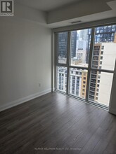 77-1577 Mutual St in Toronto, ON - Building Photo - Building Photo