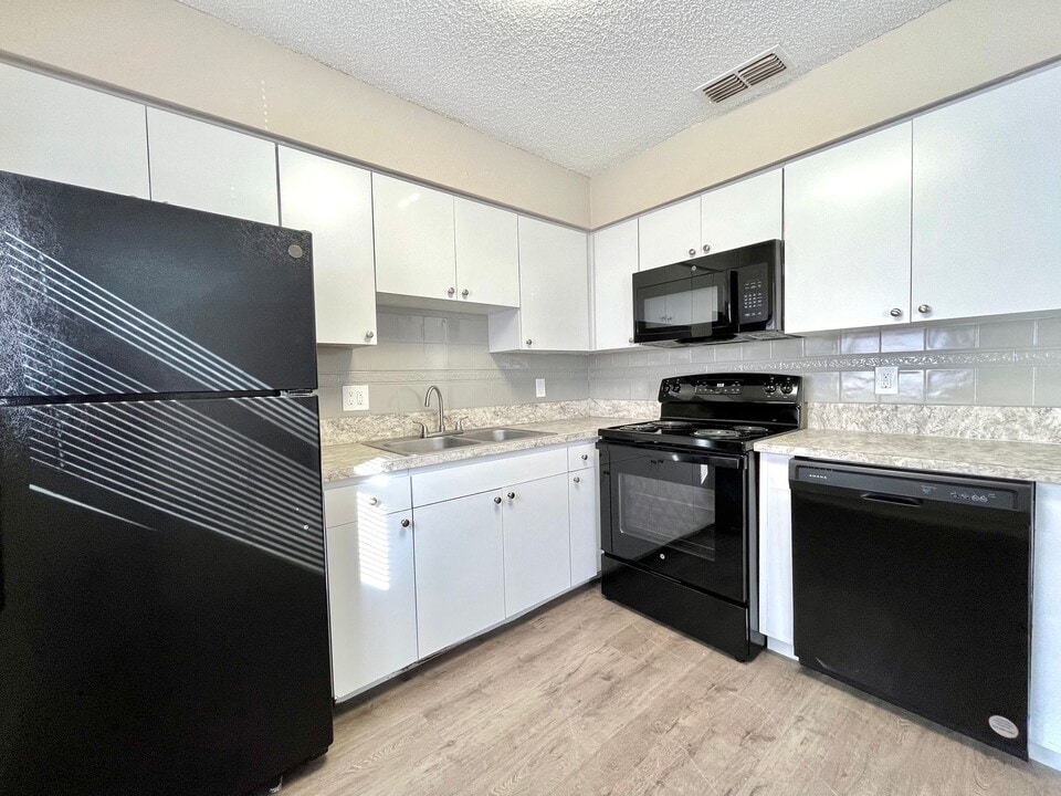 Raven at Park Place in Pinellas Park, FL - Foto de edificio