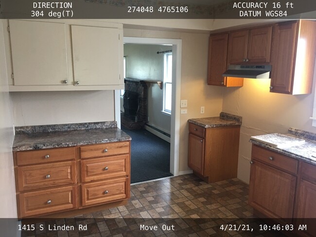 1415 S Linden Rd in Flint, MI - Foto de edificio - Building Photo