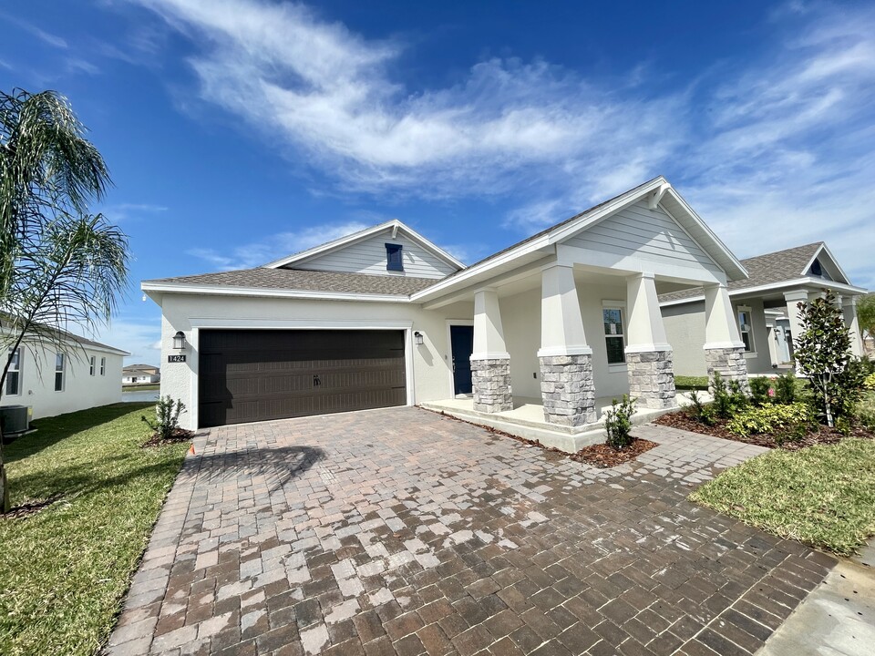 1424 Brentwood Dr in Kissimmee, FL - Foto de edificio