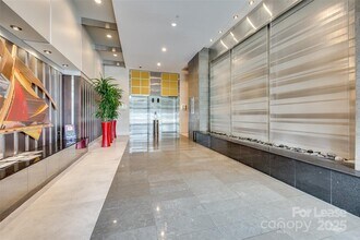 333 W Trade St in Charlotte, NC - Building Photo - Building Photo