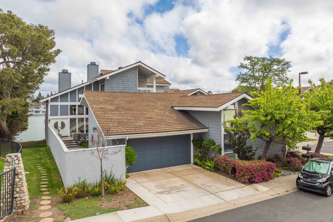 7 Lakeview in Irvine, CA - Building Photo
