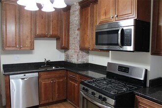 9 Chesterton St, Unit 2 in Boston, MA - Foto de edificio - Building Photo