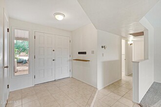 1036 E Geneva Dr in Tempe, AZ - Building Photo - Building Photo