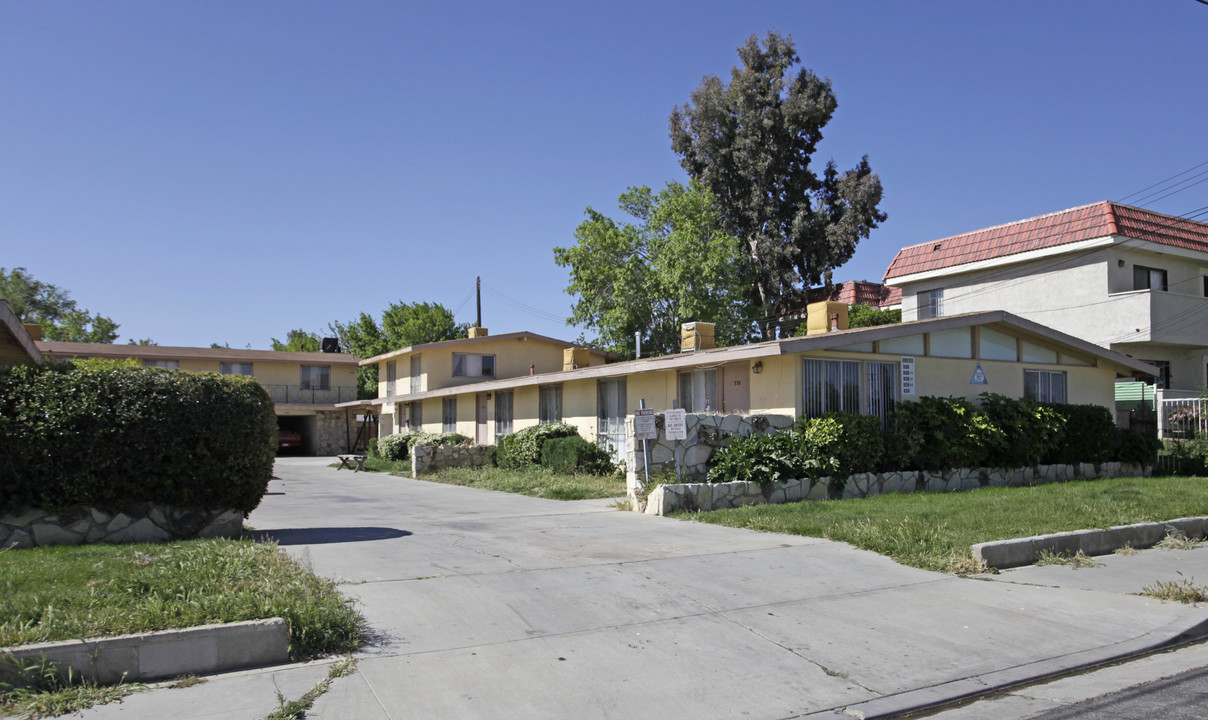 936 Q-12 St E in Palmdale, CA - Building Photo