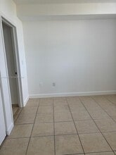 1 Glen Royal Pky, Unit 913 in Miami, FL - Building Photo - Building Photo