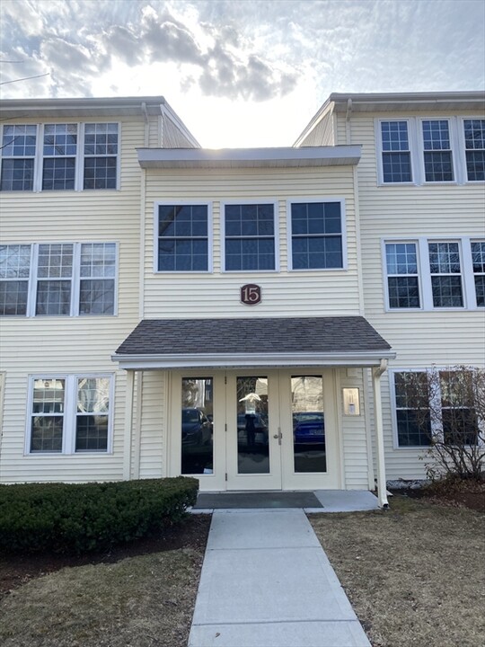 15 Walden Dr in Natick, MA - Building Photo
