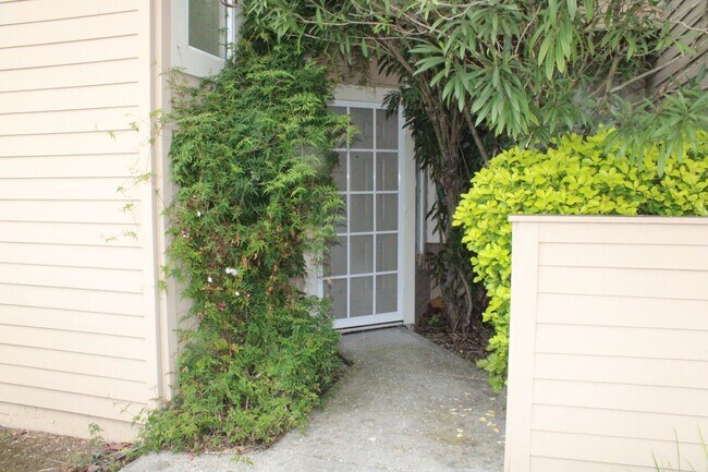 417 Seagull Ct in Hercules, CA - Building Photo - Building Photo